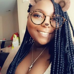 Meet your Posher, Adrianna